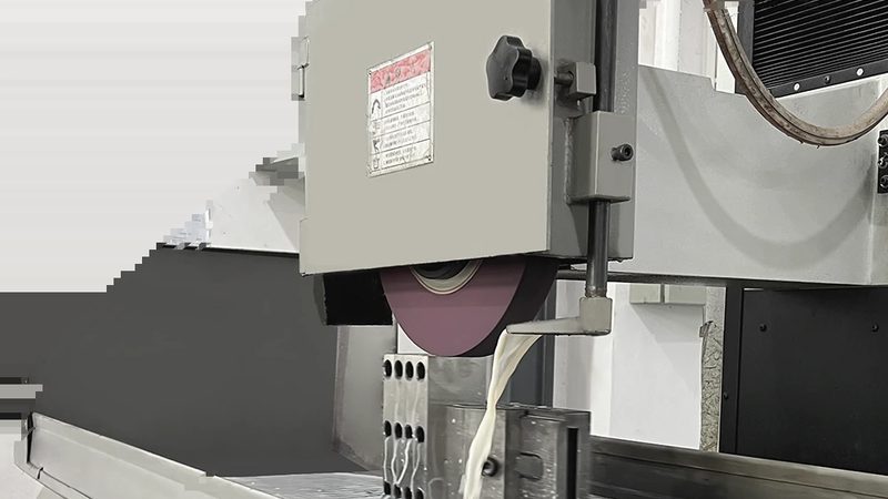 佛山模具钢批发市场：揭秘模具钢的选择与运用**
