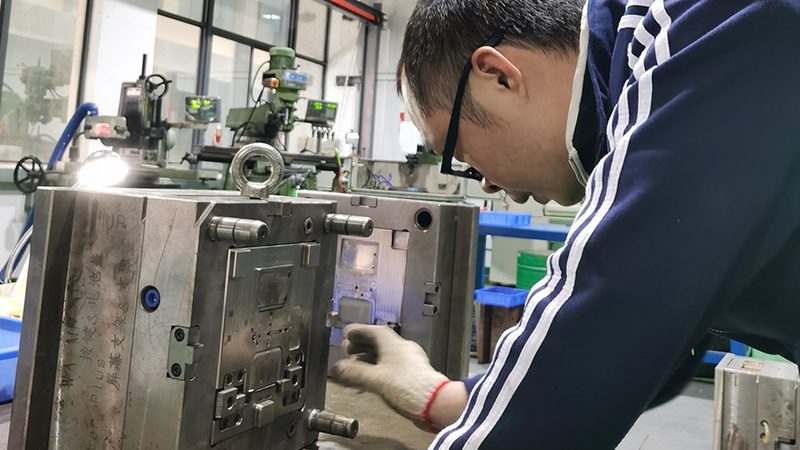 五金冲压模具分类标准解析